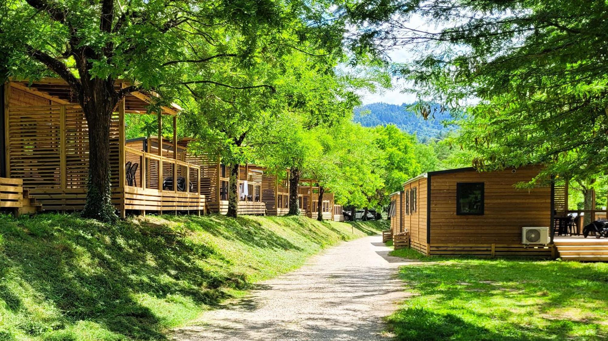 Domaine Residentiel De Plein Air Mas De Champel Campsite Les Ollieres-sur-Eyrieux